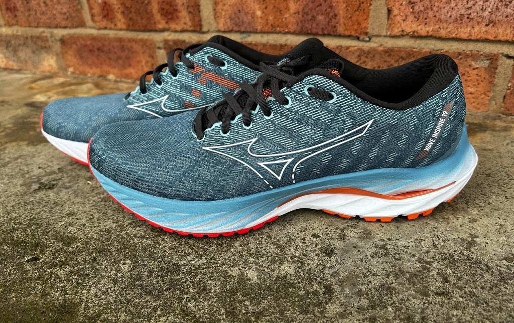 https://marathonhandbook.com/wp-content/uploads/Mizuno-Wave-Inspire-19-4.jpg